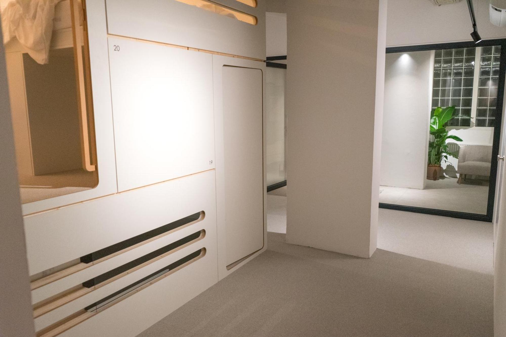 Soom Salzburg I Kapselhotel Екстер'єр фото